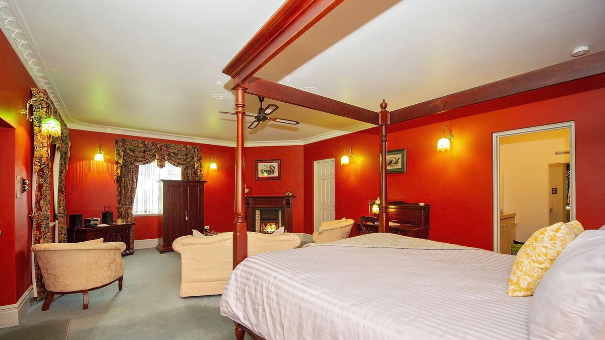 Mullalyup Hotel | Blackwood Inn Innkeepers House