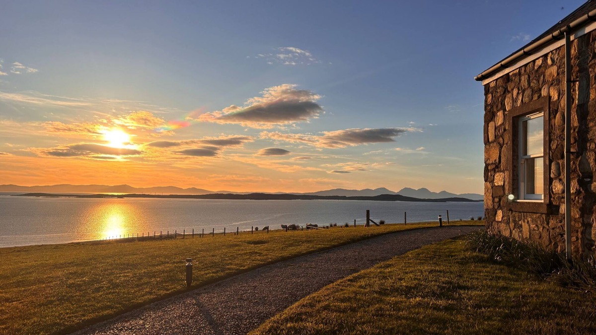 Gigha Cottage | Blaeberry Cottage - sleeps 5 guests in 3 bedrooms