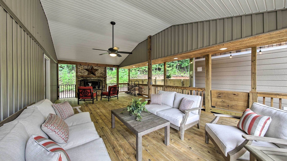 Blairsville House | Blairsville Tiny Home w/Covered Furnished Deck!