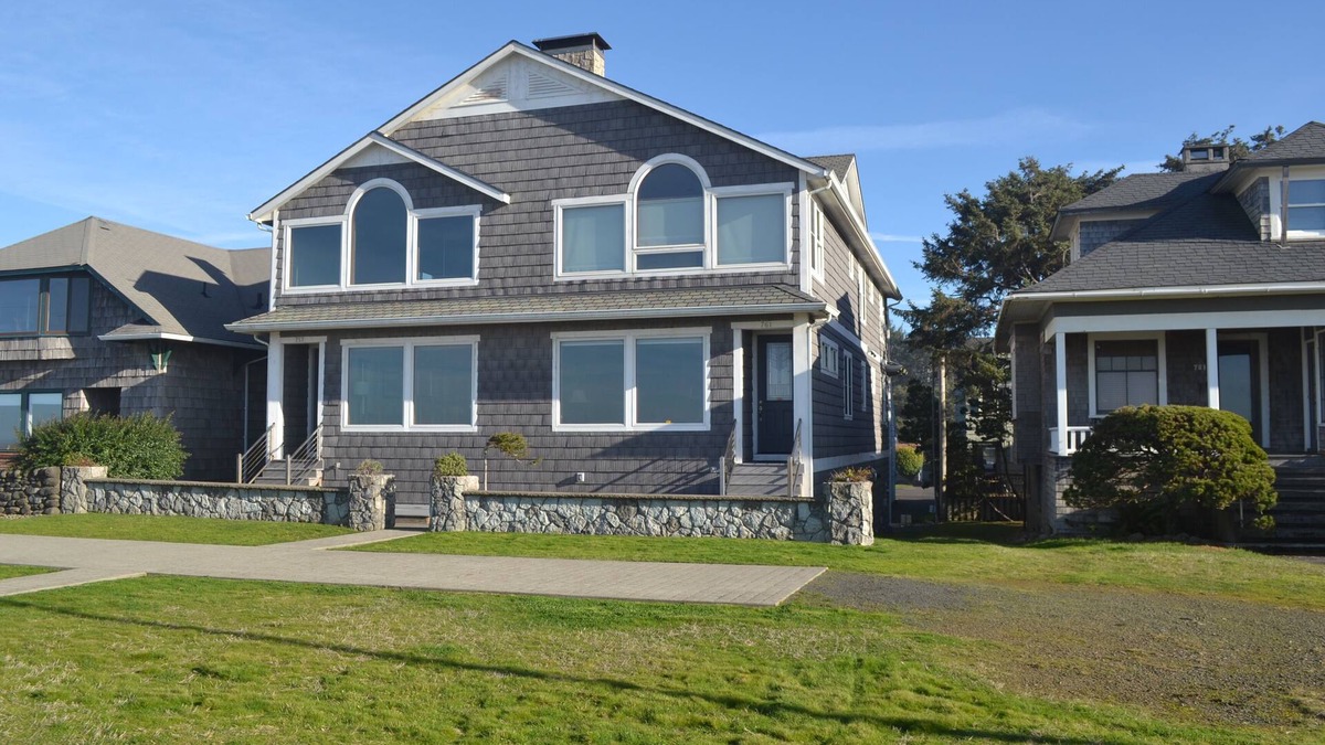 Seaside House | Blakely Prom House - Prime Oceanfront Location - On Promenade