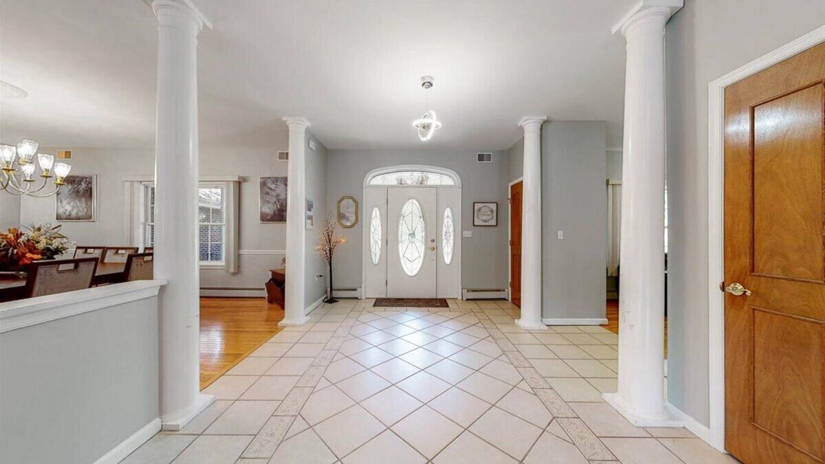 Blakeslee Villa | Blakeslee’s Ultimate Luxury Villa: 6 Bedrooms, Movie Theater & Bar