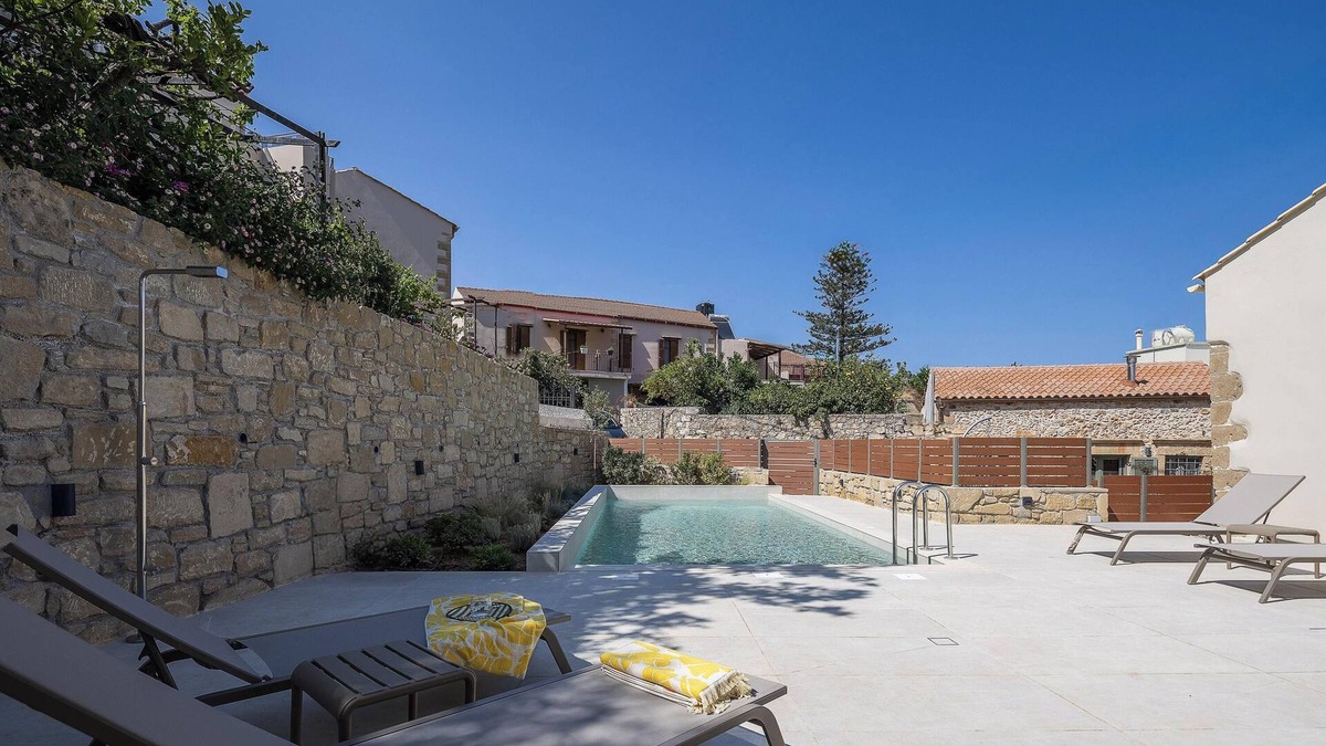 Spilia Villa | Blend of Traditional Elegance and Modern Comfort by etouri