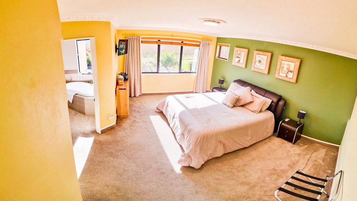 Blenheim House | Blenheim's best kept secret, Luxury B&B lodge - Champagne Room