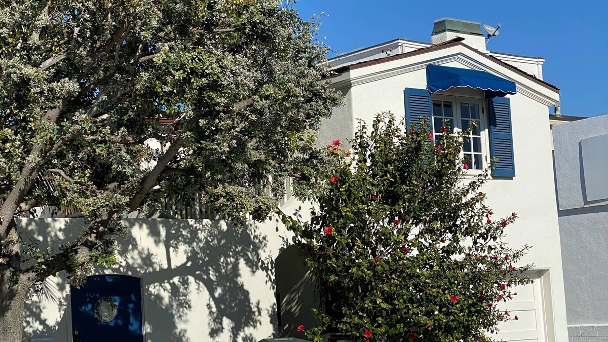 Hermosa Beach House | Bleu's Beach House - 1 BR Ocean Front