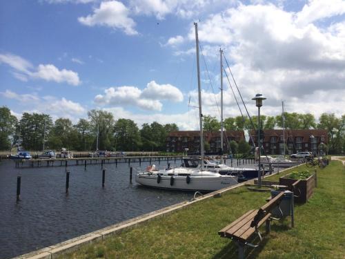 Ueckermuende Apartment | Blick auf Yachthafen an der Ostsee