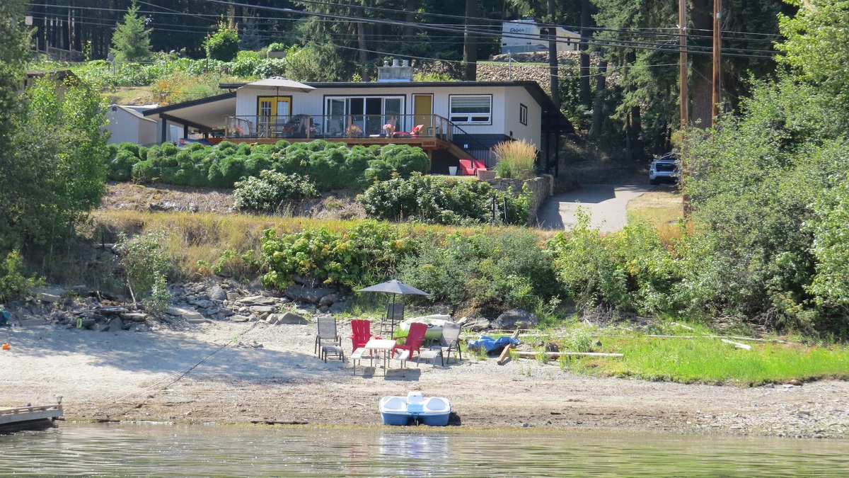 Blind Bay House | BLIND BAY BEACH HOUSE - Front Row Lake Views and Steps Away From the Water!