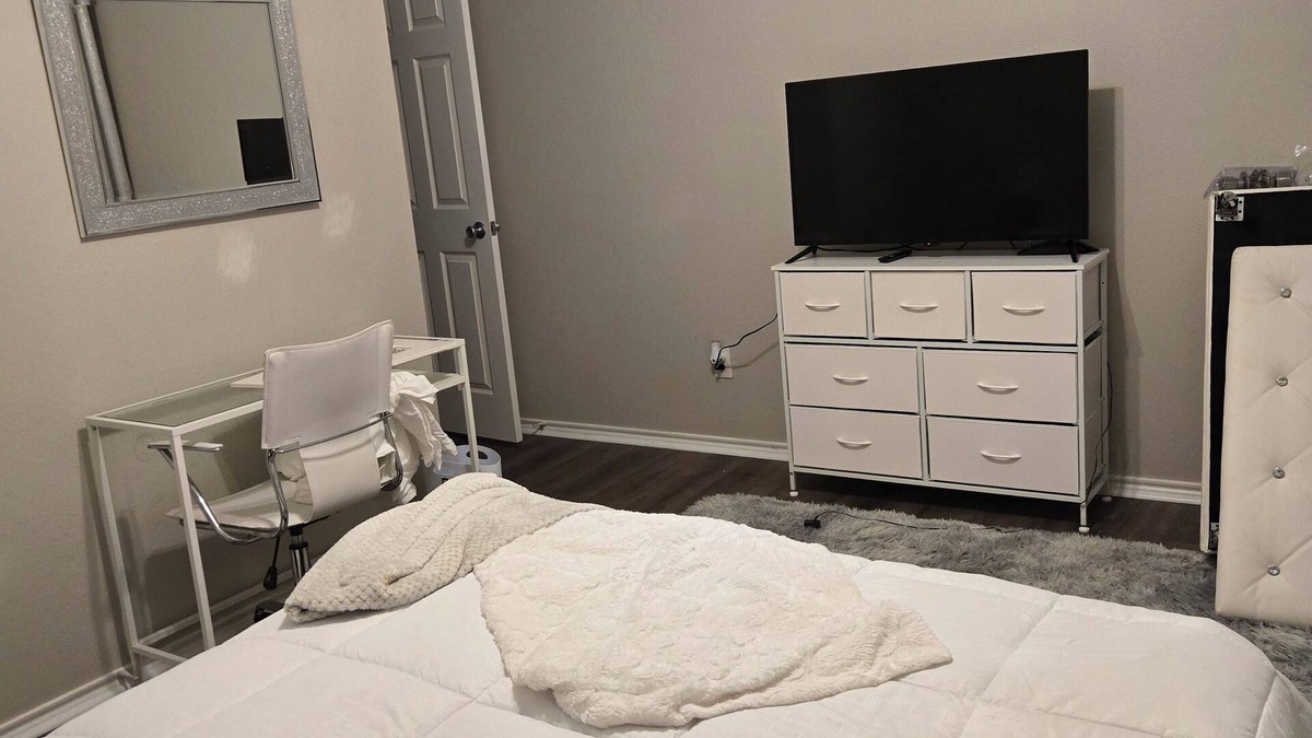 Forney House | Bling, bling room in enjoyable, peaceful, house with AC in charming Forney Texas