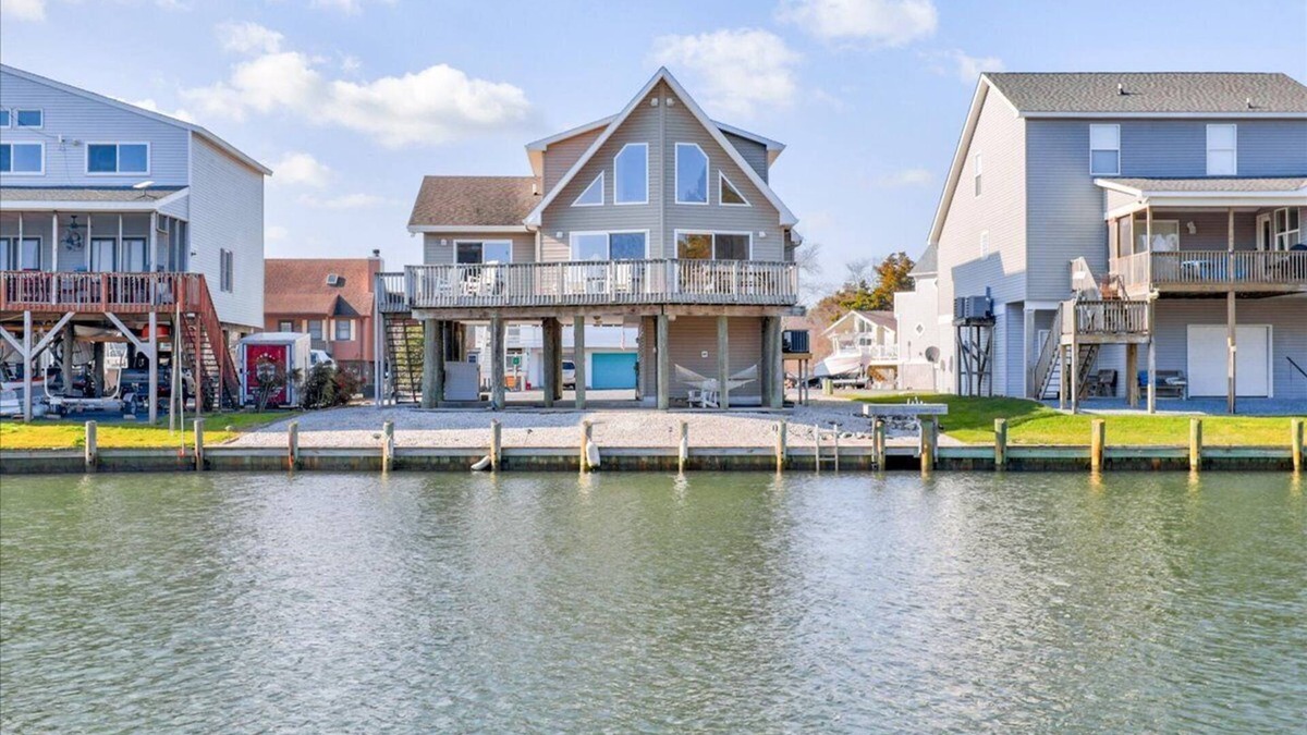 Captain's Cove House | Bliss by the Bay - Canal Front with fabulous Amenities!