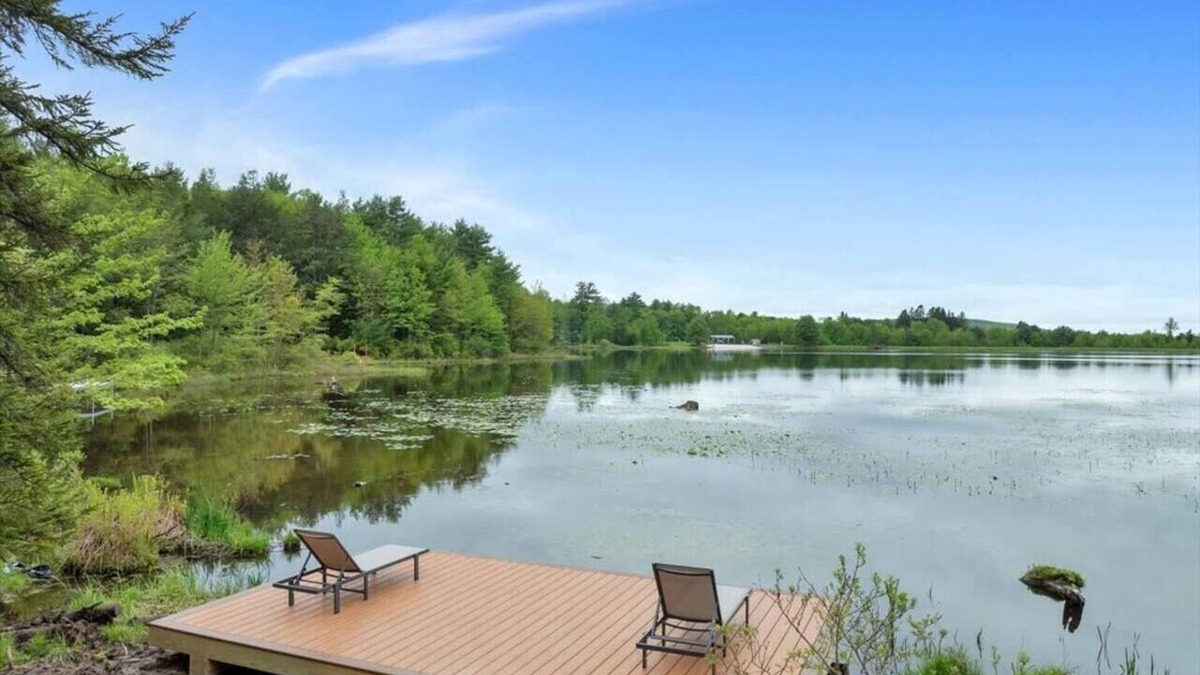 Blakeslee Ski Chalet | Bliss by the Lake, Private Lakefront Kayaks MovieRoom FirePit HotTub