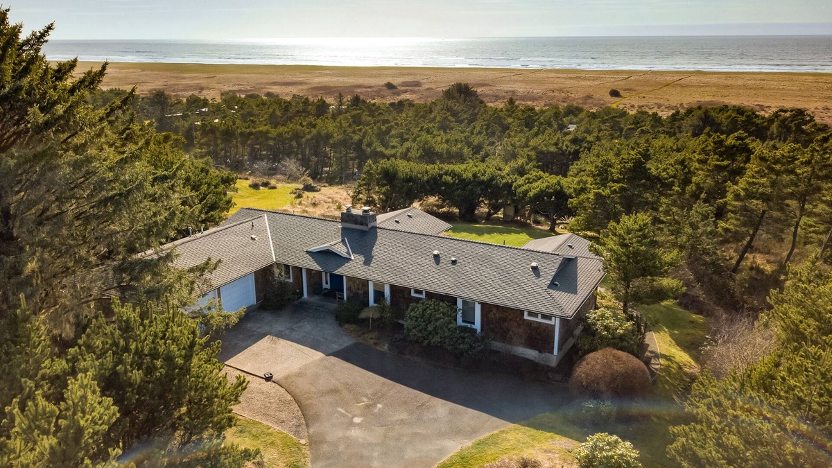 Surf Pines House | Bliss:}HotTub~A+OceanViews~Wildlife~FirePit~Cornhole~PingPong~Deck& Yard~DogOK~