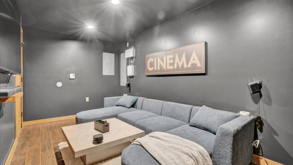 Lake Harmony Cabin | Bliss Mountain Lodge, Beach Pool MovieTheatre HotTub Pool Table GameRoom