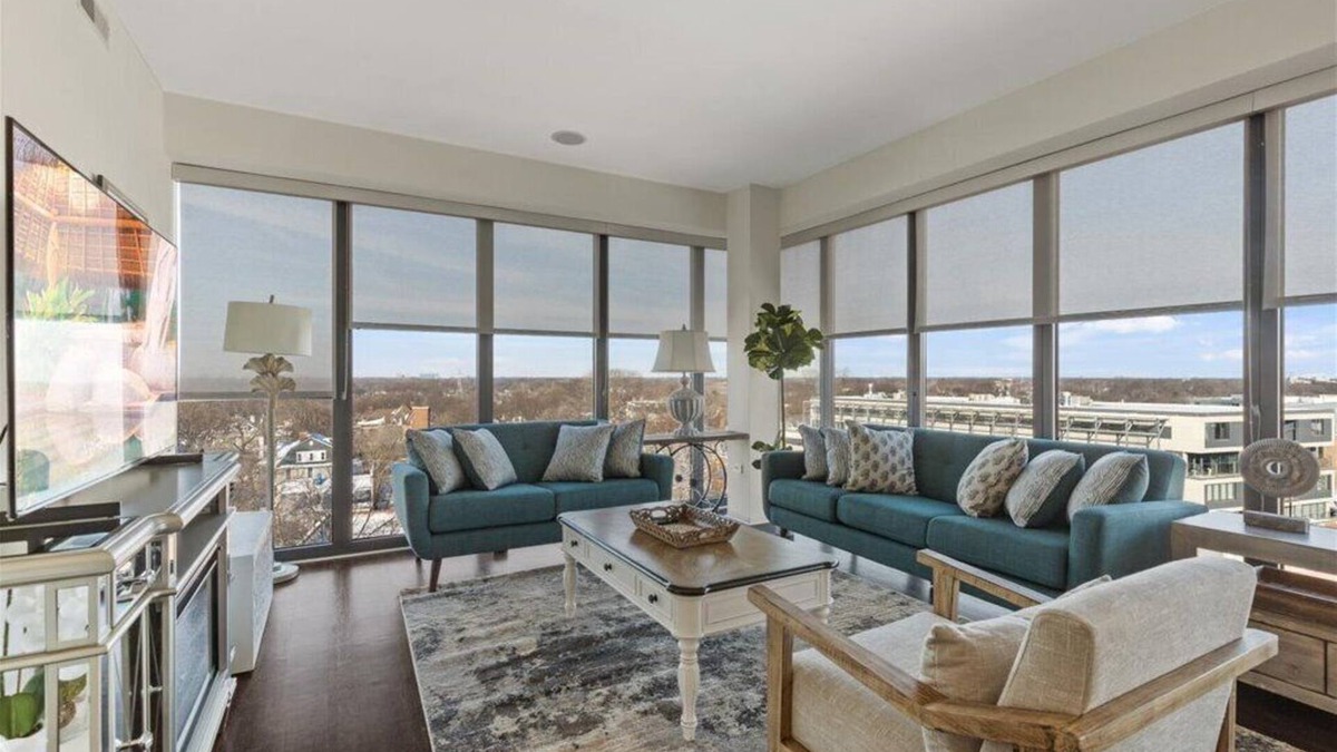 Evanston Apartment | "Bliss of Evanston" 180°view, 2BDR +2Bath UrbanLux