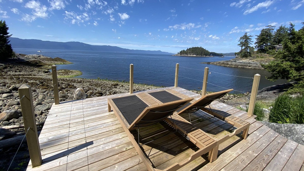 Madeira Park Cabin | Bliss on the Bay seascapes and Island Views ?
