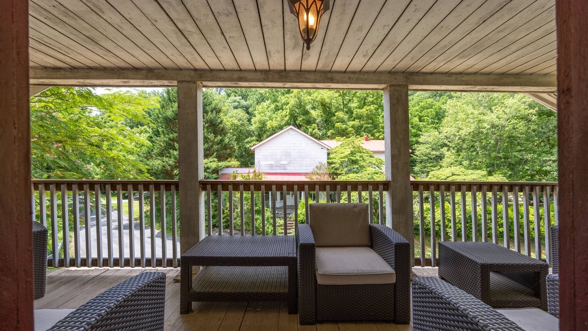 Dyke Bed & Breakfast | Bliss Point Farm and B&B
