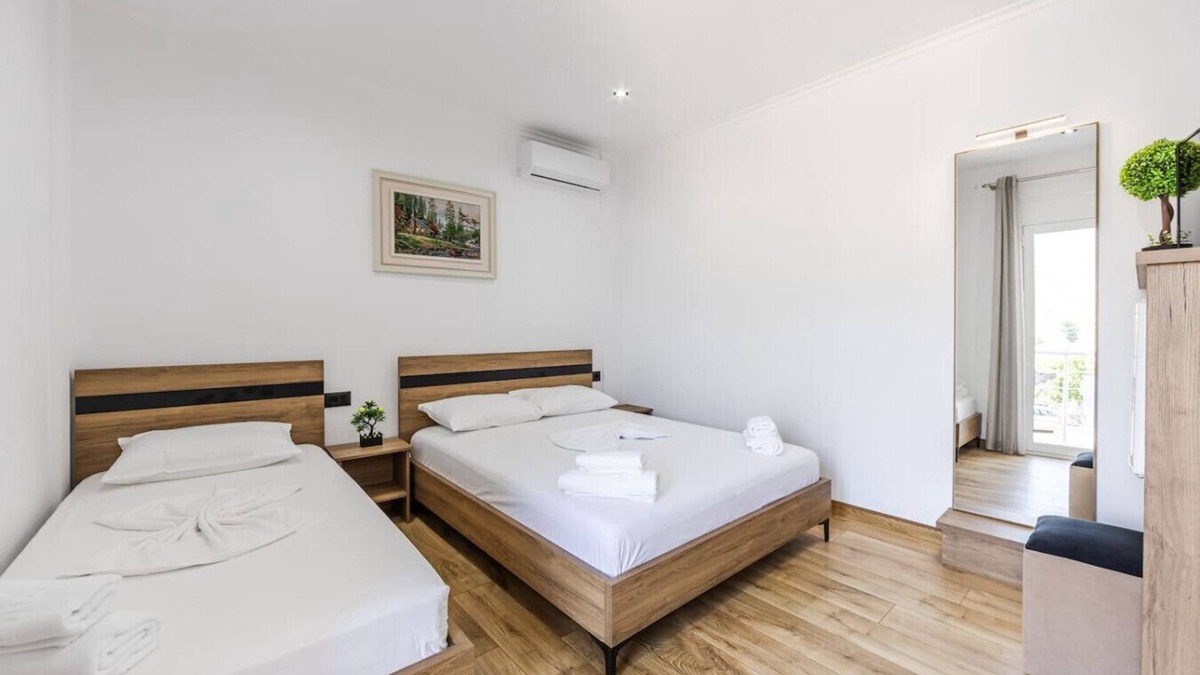 Gjirokaster Apartment | Bliss Triple Room by PikHost