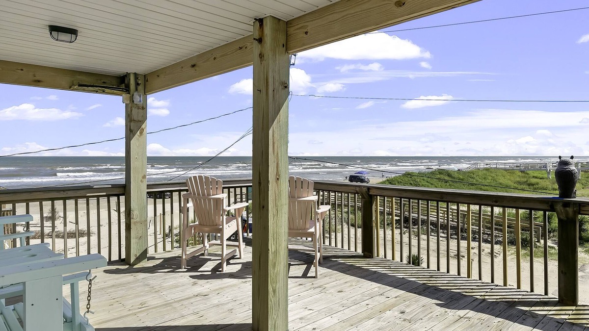 Surfside Beach House | Blissful Beach Retreat steps from the sand |Ocean Views| 2 En-Suites, No Stairs!
