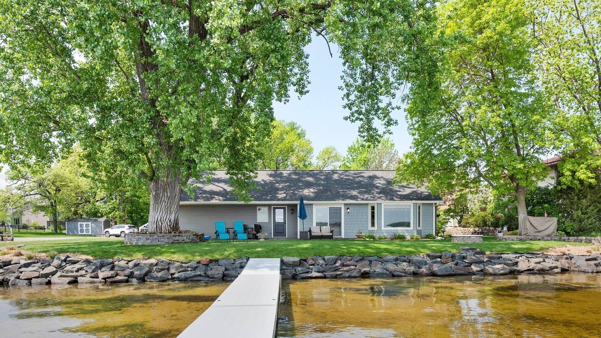 Oak Grove House | Blissful Getaway! Steps to shore, one level 2bd2ba