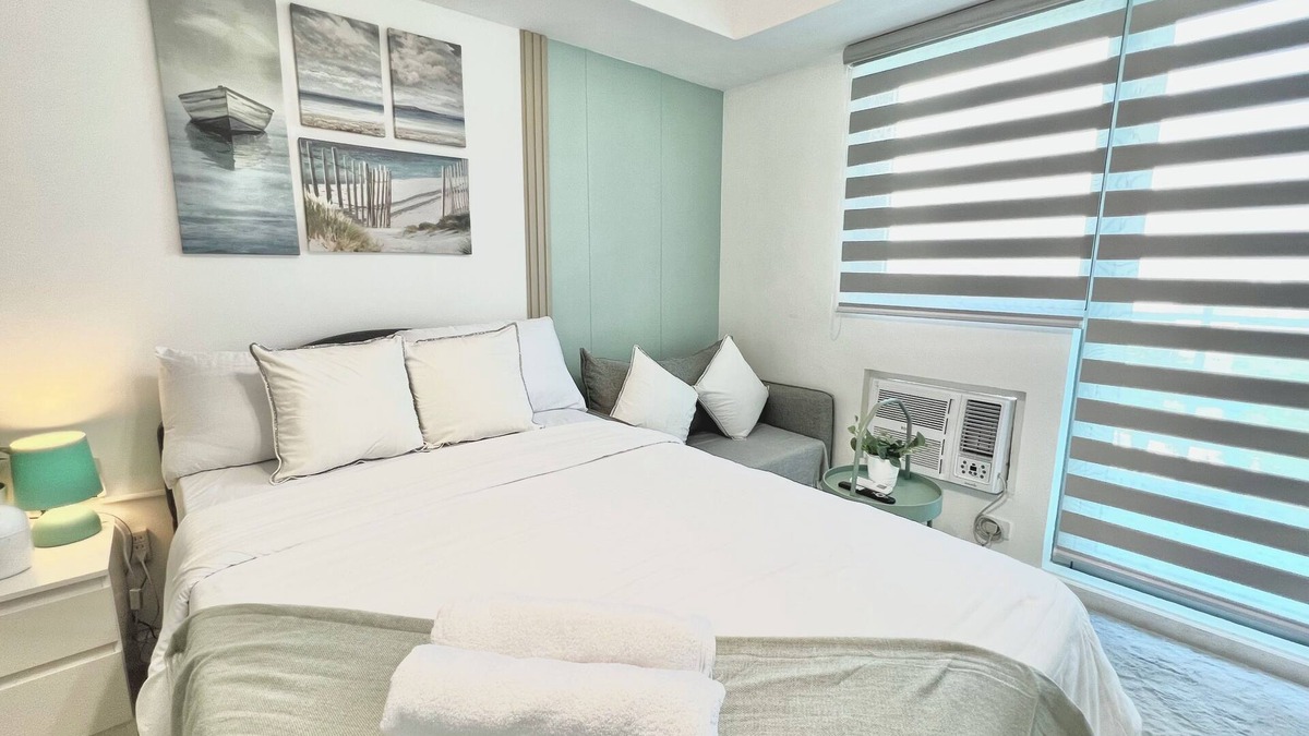 San Fernando Condo | Blissful Haven at Azure North w/ Big TV Netflix Washer Wifi Bed & Sofabed