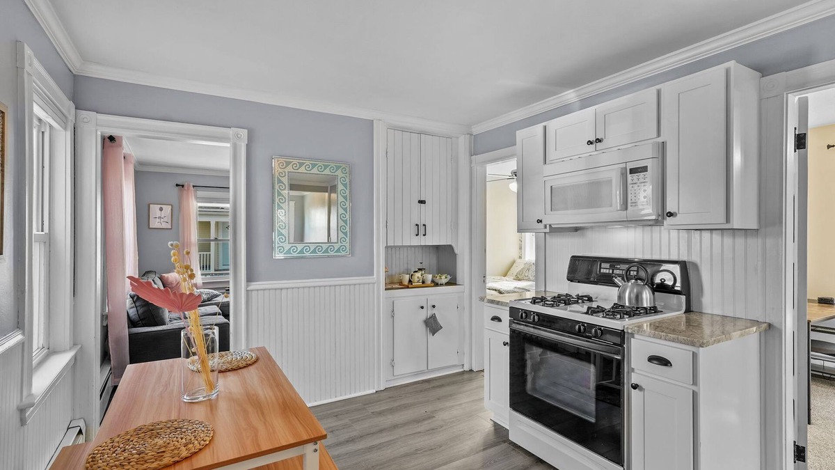 Bristol Apartment | Blissful in Bristol - short walk to waterfront, restaurants, coffee shops & park