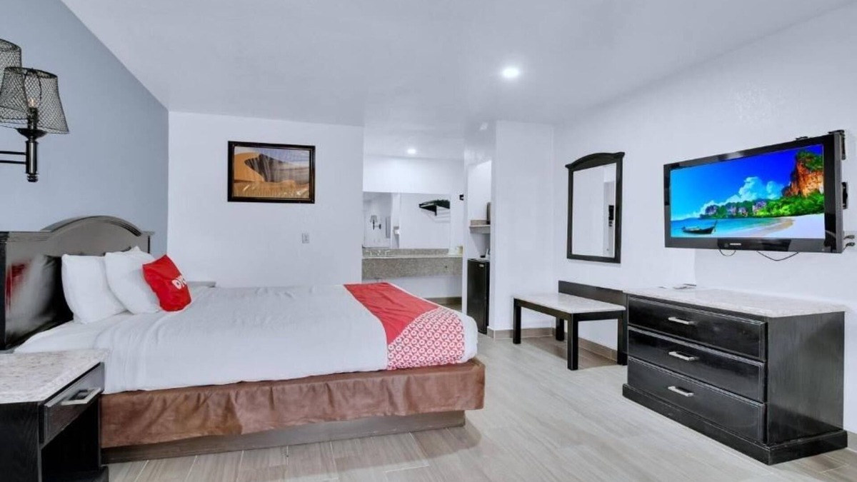 Oakville Hotel | Blissful Room Near Dairy Queen – Pool, Pets Allowed & Parking Included