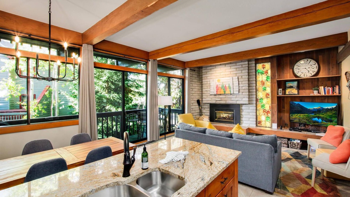 Warrior's Mark Condo | Blissfully Convenient Condo - walk to the Quicksilver lift, walk to Main Street!