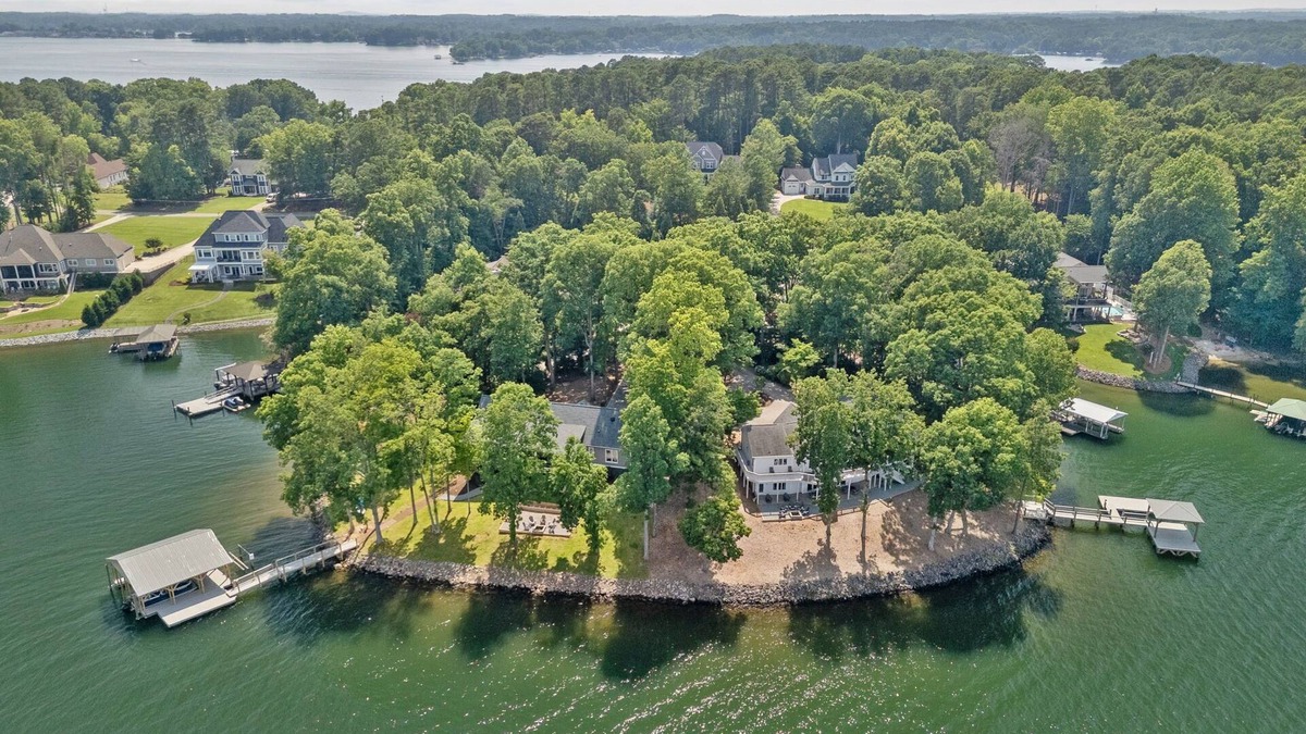 Mayhew House | Blissfully Together- Blue Heron + Back Porch Sleeps 22