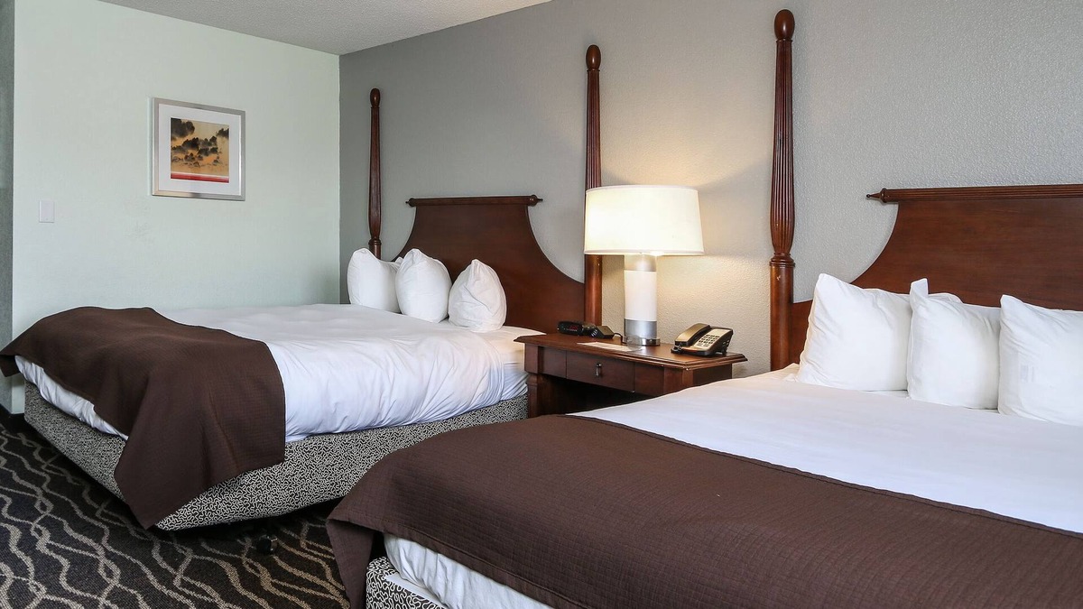 New Buffalo Hotel | Blisspoint Inn and Suites