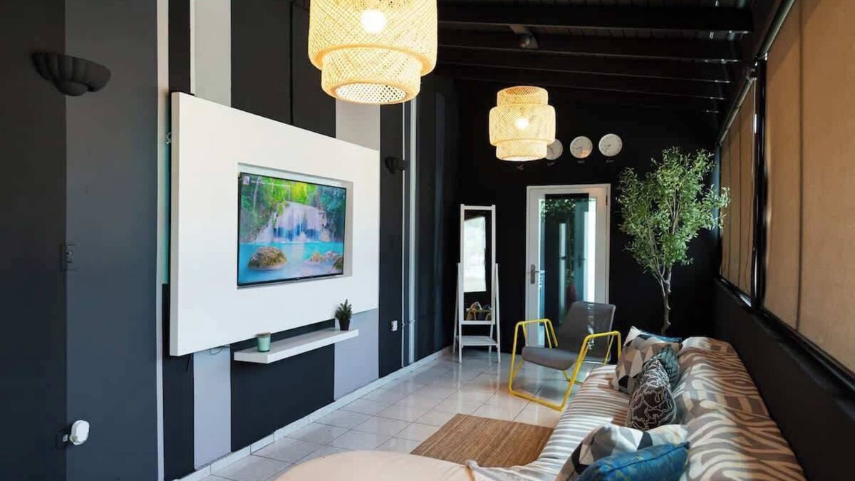 Cerro Gordo Apartment | Blk Lion | Cozy Modern | Hot Tub | Generator