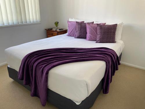 Caboolture South House | BLK Stays Guest House Deluxe Units Caboolture South