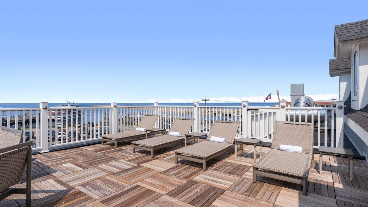 Block Island Hotel | Block Island Bunk House