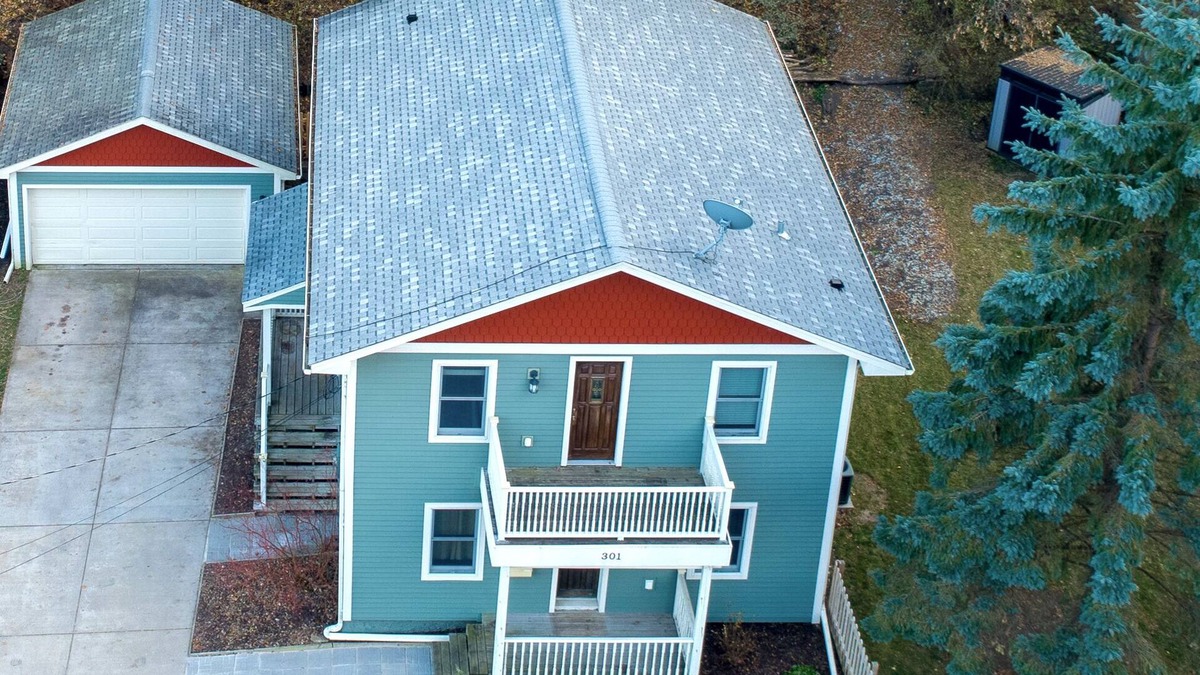 Stillwater House | Blocks to Downtown. Charming 3 Bed, Entire House