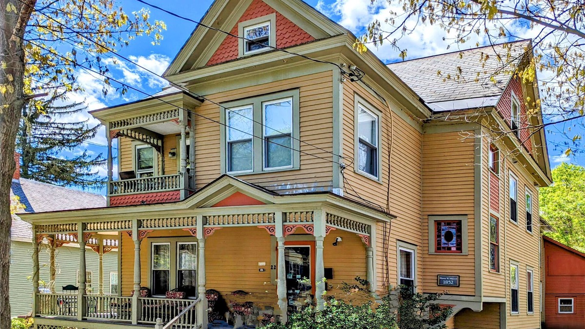 Shelburne Falls House | Blooming Inn