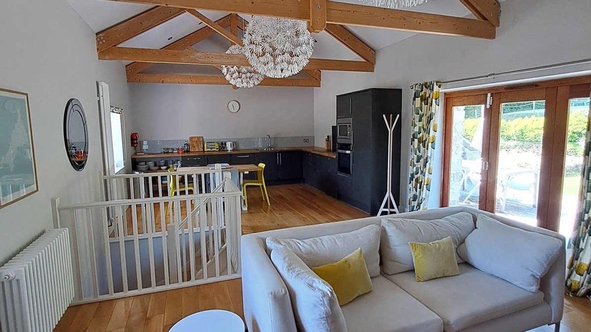 Saint Goran House | Blossom Barn - Beautiful Grade 2 listed barn conversion