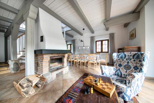 Tolkmicko Apartment | Blossom Hill Apartments