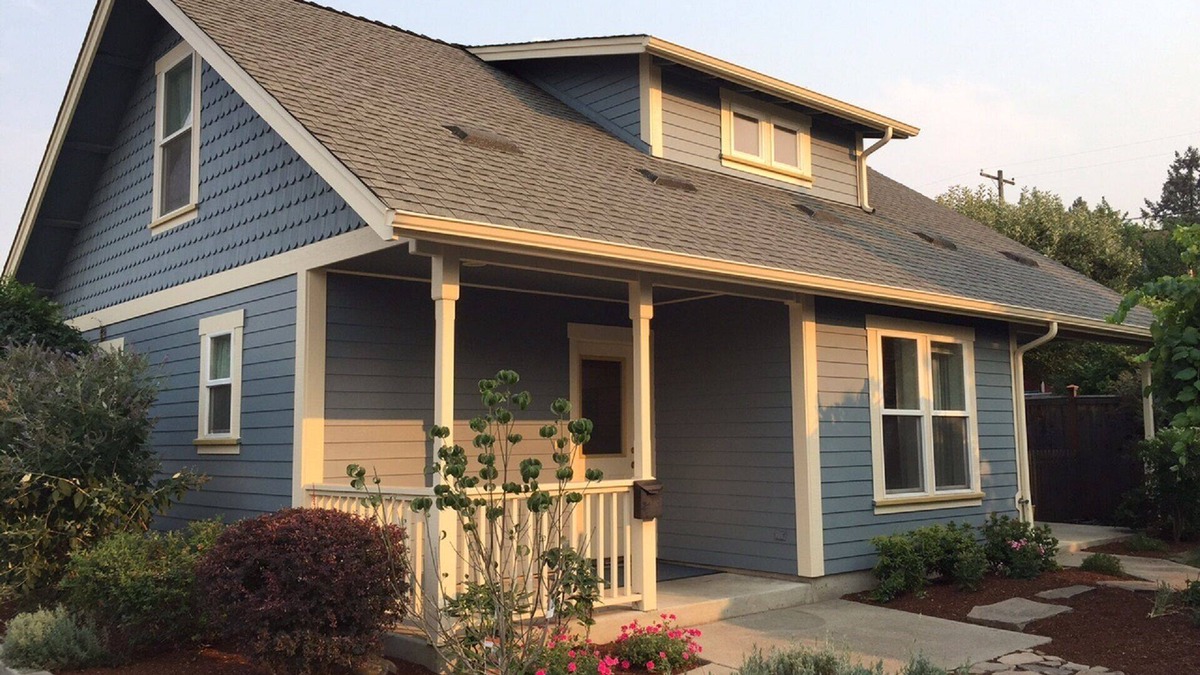 Historic Railroad District House | BLOSSOM VIEW COTTAGES: Luxurious 3 Bedroom + Den Near Theaters, Downtown
