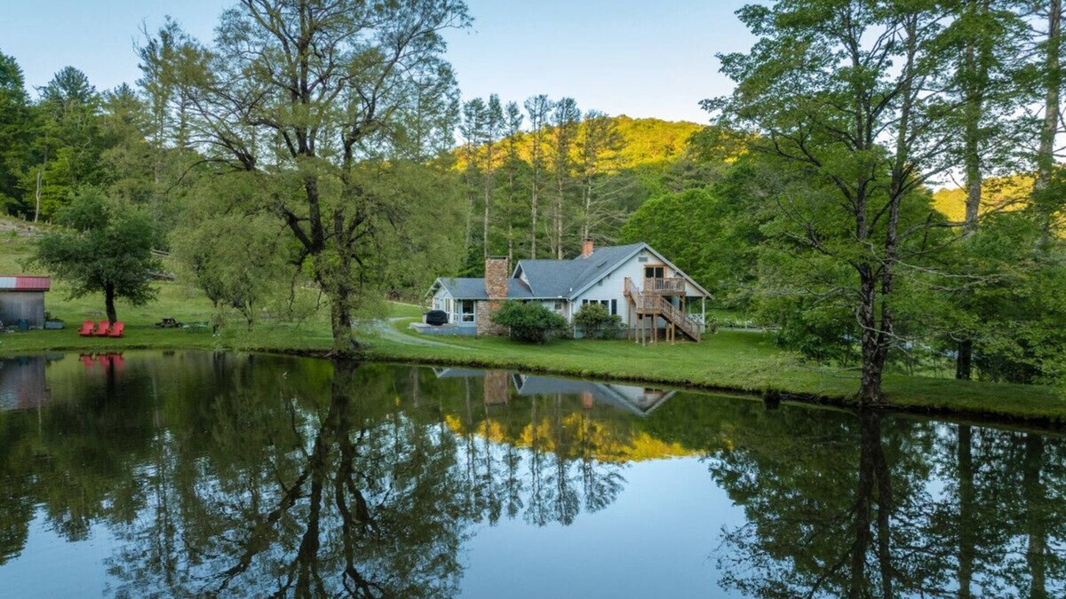 Blowing Rock Cottage | Blowing Rock Farmhouse at Doe Creek, Hot Tub, Pond, Acres to Explore!