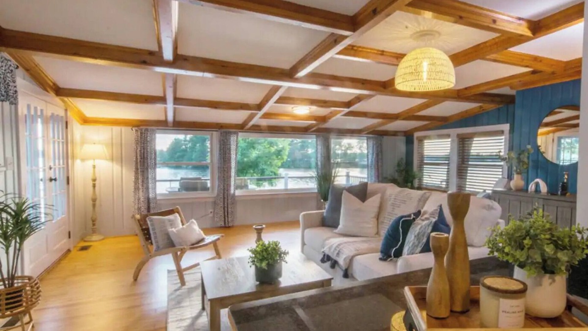 Lakeville Cabin | Blu Heaven a Place in Lakeville! nLakefront property - steps from water!