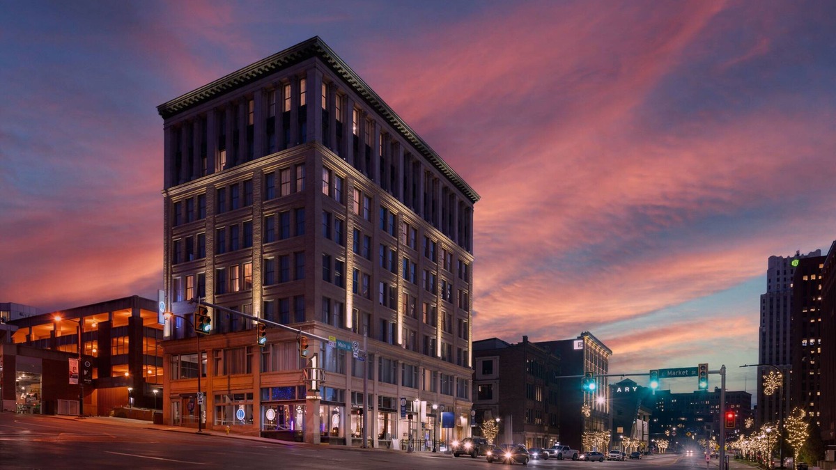 Downtown Akron Hotel | BLU-Tique, Akron, a Tribute Portfolio Hotel
