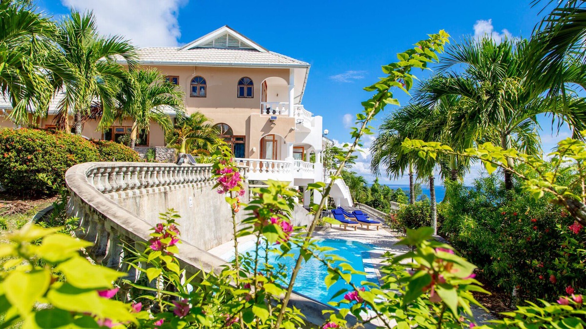 Glacis Villa | Blu Vista Villa
