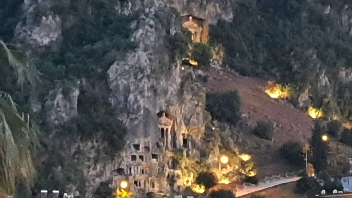 Fethiye Apartment | Bluberry Central Fethiye's apartments with Amyntas Rock Tombs view.