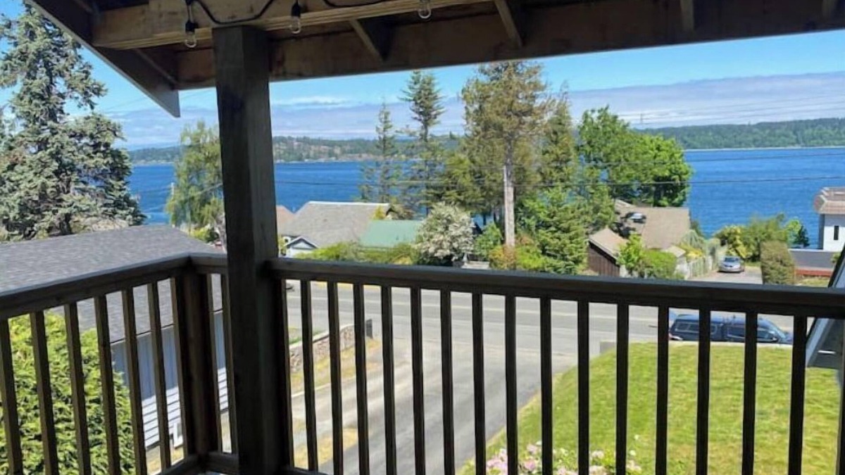 Campbell River House | Blue Anchor - Port Suite