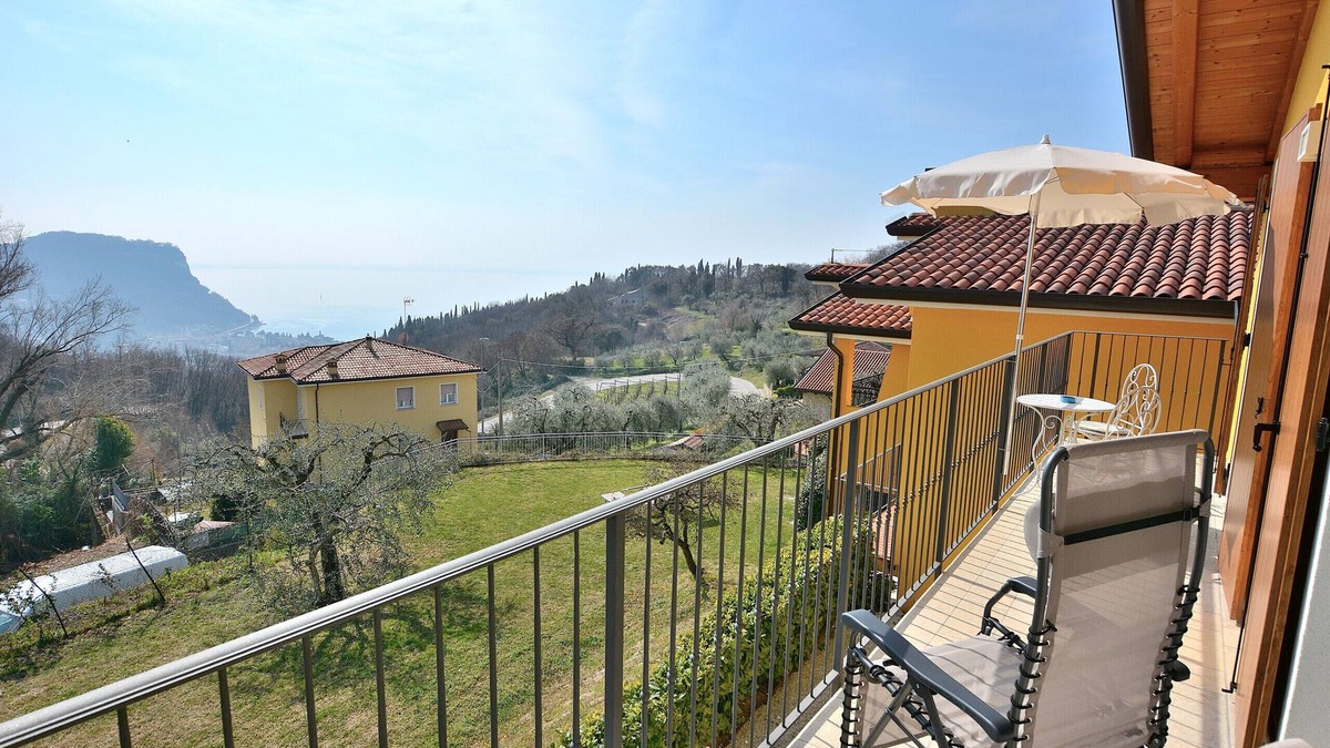 Marciaga Apartment | Blue Apartment in Marciaga di Costermano