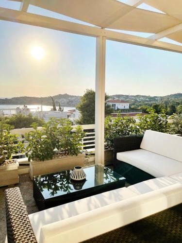 Vouliagmeni Apartment | Blue Bay Vouliagmeni Luxury Apartment
