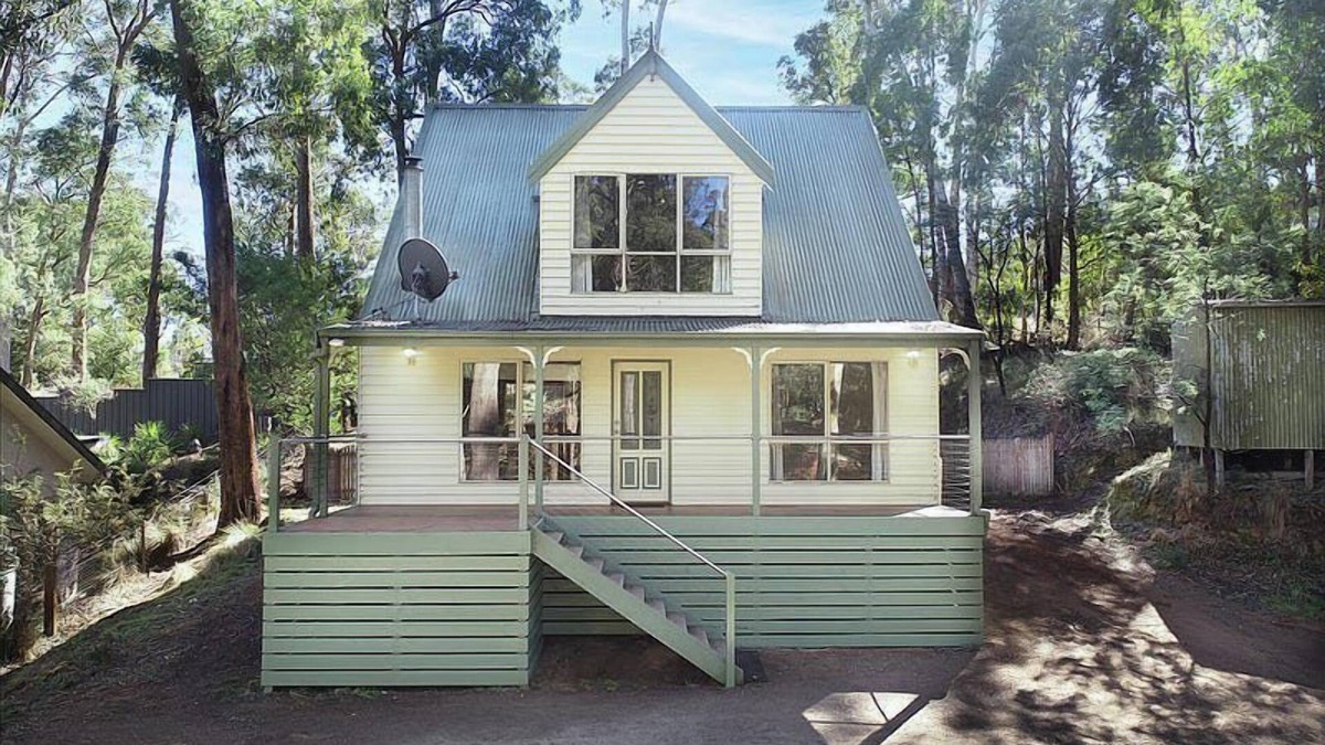 Sawmill Settlement House | Blue Bird Cottage - Base of Buller