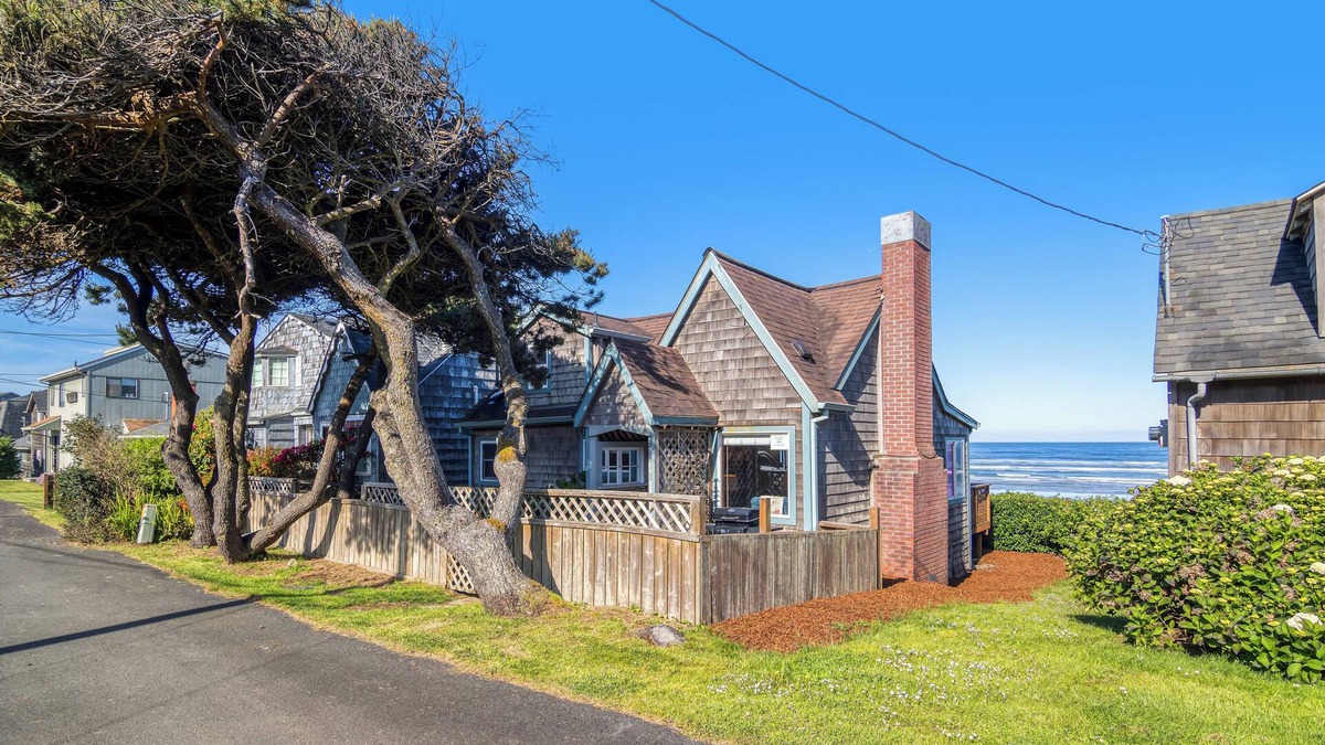 Edgewater Shores House | Blue Bird Cottage - Private beach access on big stump beach