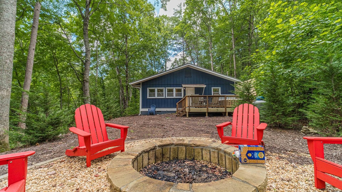 Clarkesville House | Blue Burton Bungalow | Mountain Escape Near Lake Burton w/Hot Tub and Games