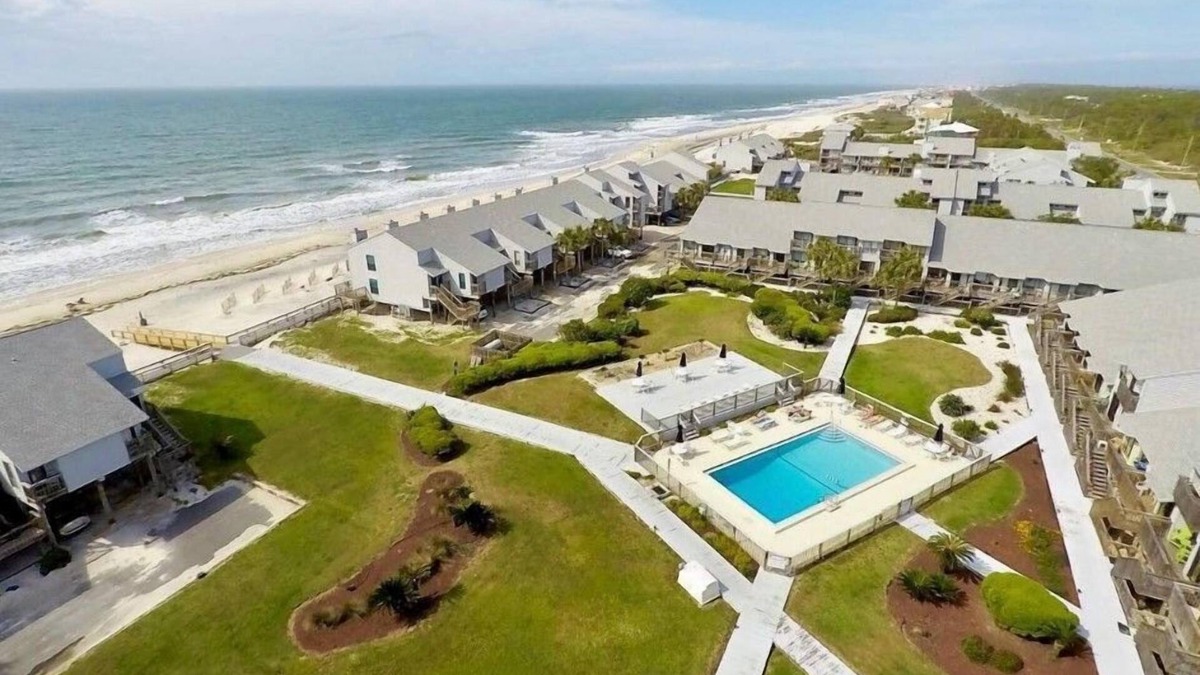 East End Condo | Blue C Turtle, Ocean Mile L-13, Community Pool, Beach View