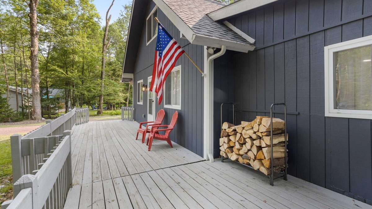 Locust Lake Village Cabin | Blue Cabin - Hot Tub, Fire Pit, Access to 3 Private Lakes & Beaches!