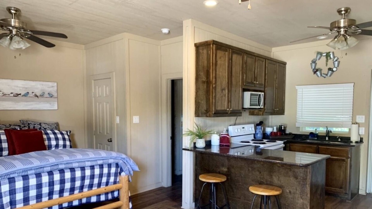 Bryan County Cabin | Blue Cabin With Red River Access