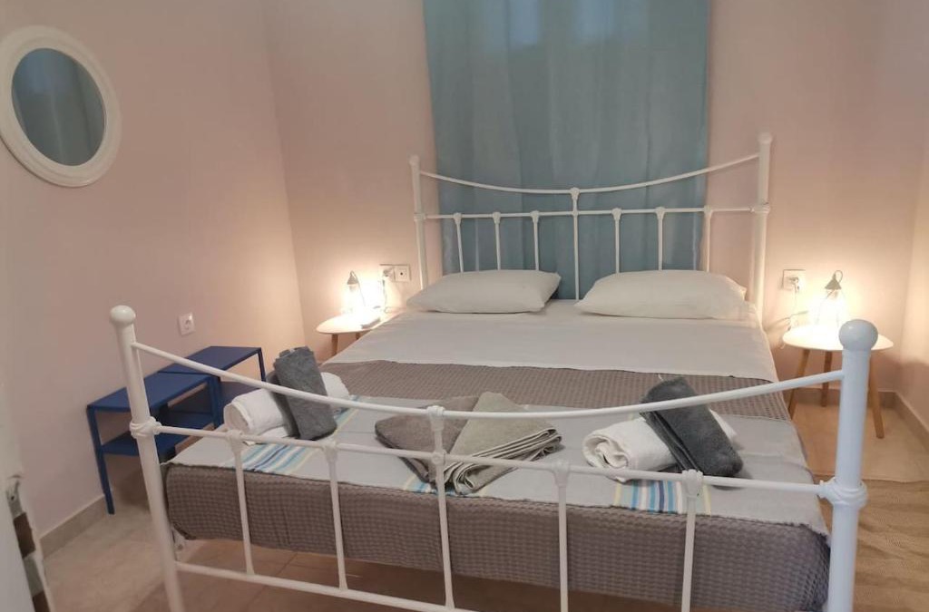 Lavrio Apartment | Blue central apt 10 min to the port/wash machine